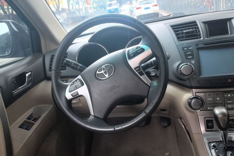 Used Toyota Highlander 2012 2.7L Two-Wheel Drive 7-Seater Luxury Edition Steering Wheel