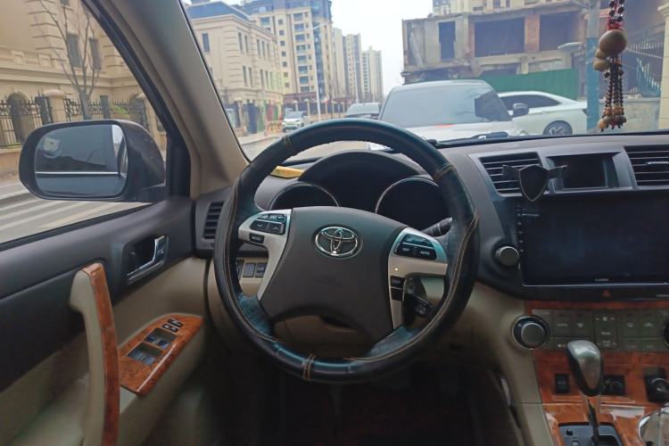 Used Toyota Highlander 2012 2.7L Two-Wheel Drive 7-Seater Luxury Edition Steering Wheel