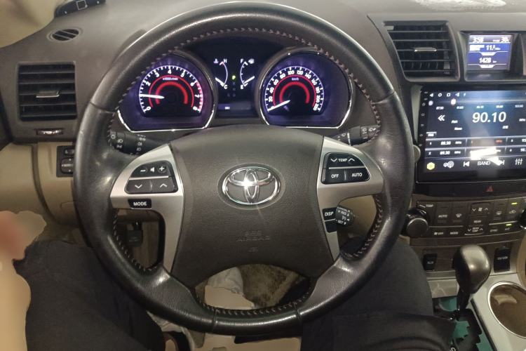 Used Toyota Highlander 2012 2.7L Two-Wheel Drive 7-Seater Luxury Edition Steering Wheel