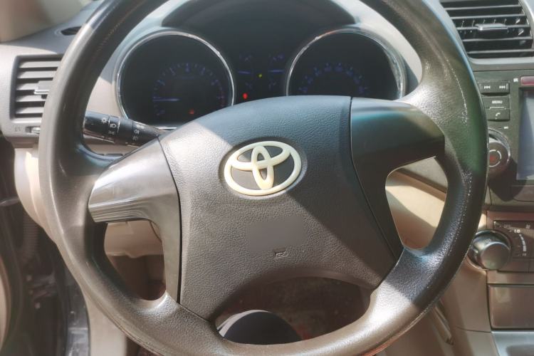 Used Toyota Highlander 2012 2.7L Two-Wheel Drive 7-Seater Elite Edition Steering Wheel