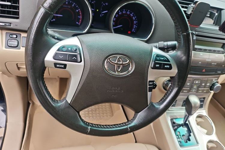 Used Toyota Highlander 2012 2.7L Two-Wheel Drive 7-Seater Luxury Edition Steering Wheel