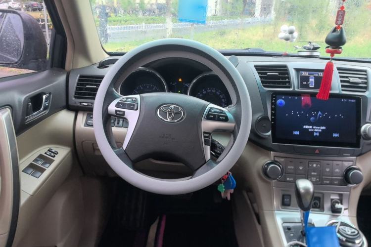 Used Toyota Highlander 2012 2.7L Two-Wheel Drive 7-Seater Luxury Edition Steering Wheel