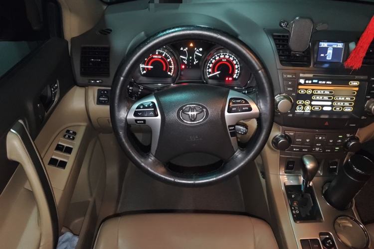 Used Toyota Highlander 2012 2.7L Two-Wheel Drive 7-Seater Luxury Edition Steering Wheel