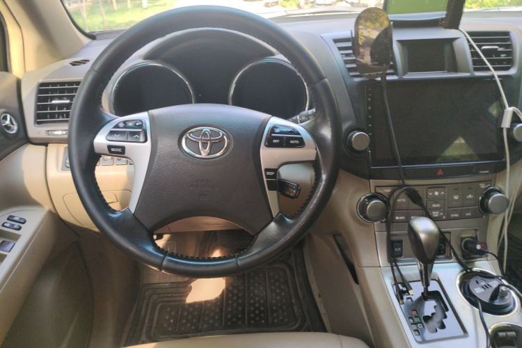 Used Toyota Highlander 2012 2.7L Two-Wheel Drive 7-Seater Luxury Edition Steering Wheel