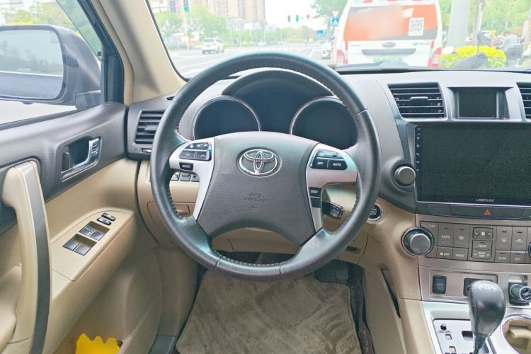 Used Toyota Highlander 2012 2.7L Two-Wheel Drive 7-Seater Luxury Edition Steering Wheel