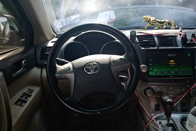 Used Toyota Highlander 2012 2.7L Two-Wheel Drive 7-Seater Luxury Edition Steering Wheel