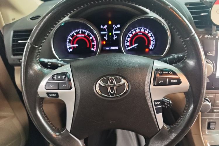 Used Toyota Highlander 2012 2.7L Two-Wheel Drive 7-Seater Luxury Edition Steering Wheel