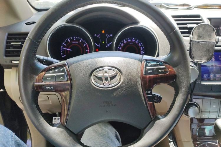 Used Toyota Highlander 2012 2.7L Two-Wheel Drive 7-Seater Luxury Edition Steering Wheel