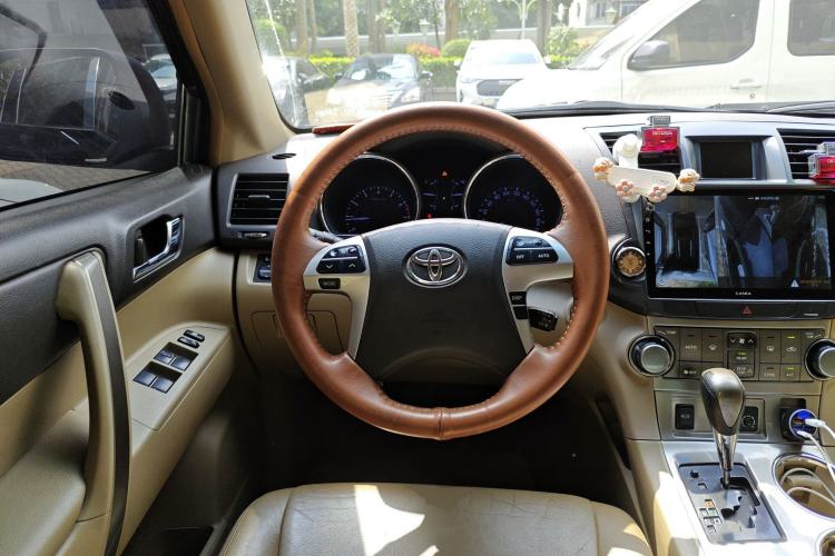 Used Toyota Highlander 2012 2.7L Two-Wheel Drive 7-Seater Luxury Edition Steering Wheel