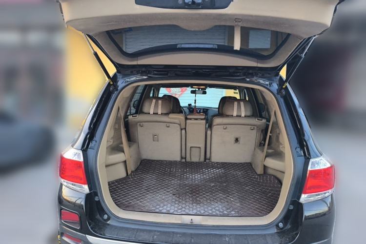 Used Toyota Highlander 2012 2.7L Two-Wheel Drive 7-Seater Luxury Edition Trunk