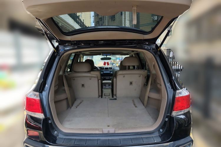 Used Toyota Highlander 2012 2.7L Two-Wheel Drive 7-Seater Luxury Edition Trunk