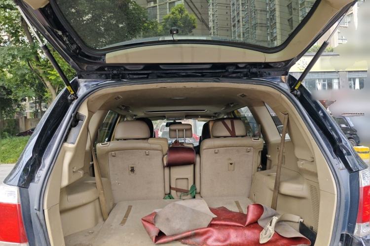 Used Toyota Highlander 2012 2.7L Two-Wheel Drive 7-Seater Luxury Edition Trunk