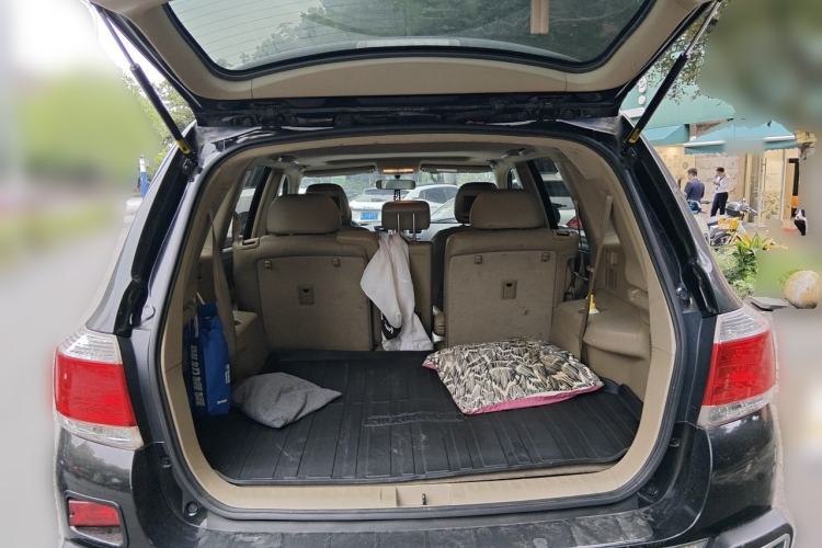 Used Toyota Highlander 2012 2.7L Two-Wheel Drive 7-Seater Luxury Edition Trunk