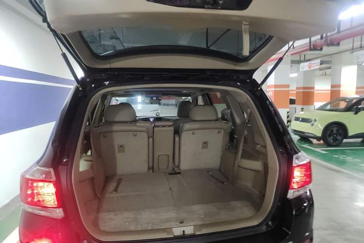 Used Toyota Highlander 2012 2.7L Two-Wheel Drive 7-Seater Luxury Edition Trunk