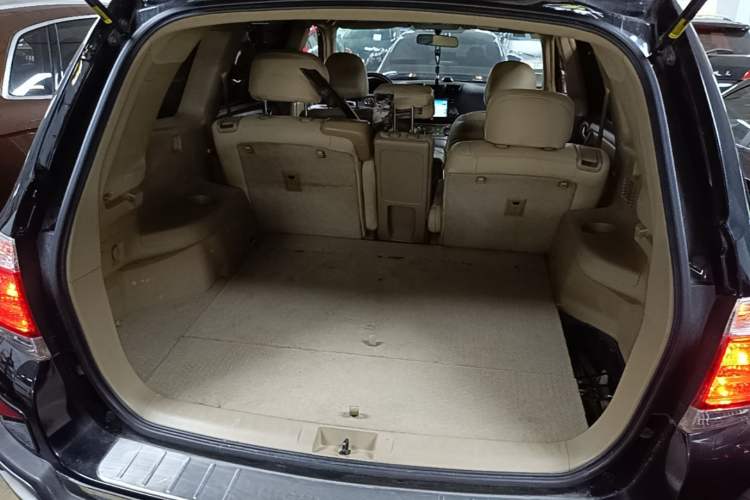 Used Toyota Highlander 2012 2.7L 2WD 5-Seater Elite Edition Trunk
