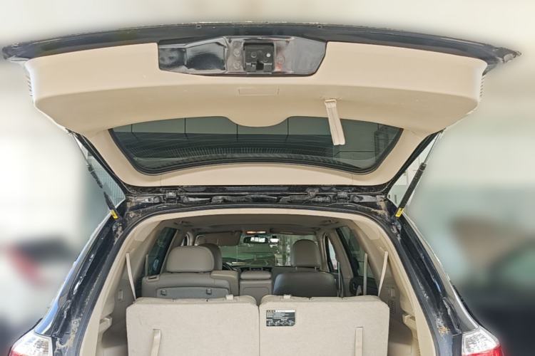 Used Toyota Highlander 2012 2.7L Two-Wheel Drive 7-Seater Luxury Edition Trunk