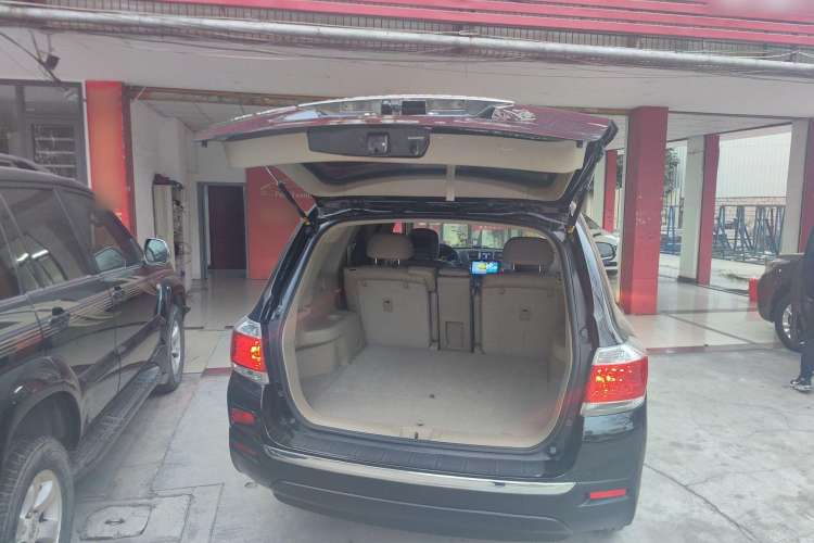 Used Toyota Highlander 2012 2.7L Two-Wheel Drive 5-Seater Sport Edition Trunk