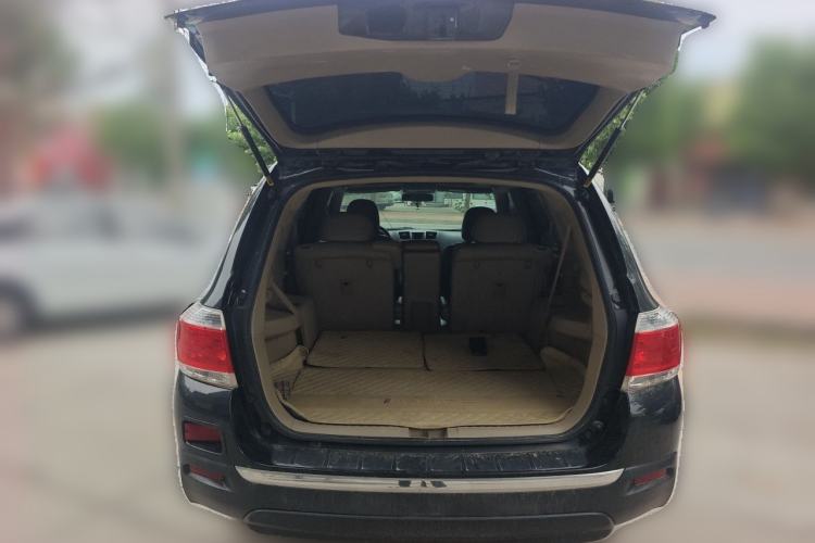 Used Toyota Highlander 2012 2.7L Two-Wheel Drive 7-Seater Luxury Edition Trunk