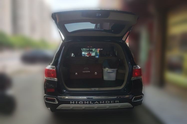 Used Toyota Highlander 2012 2.7L Two-Wheel Drive 5-Seater Sport Edition Trunk