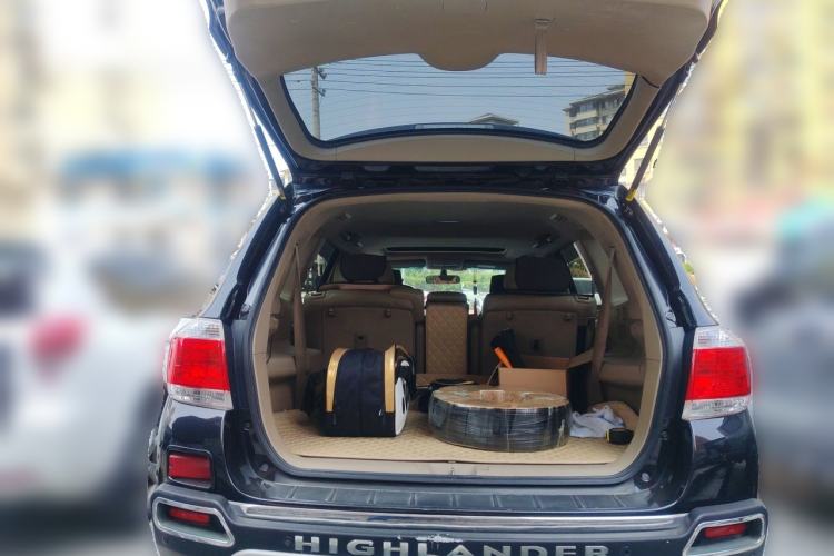 Used Toyota Highlander 2012 2.7L Two-Wheel Drive 7-Seater Luxury Navigation Edition Trunk
