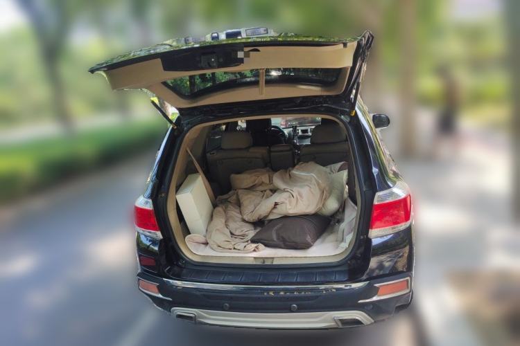 Used Toyota Highlander 2012 2.7L Two-Wheel Drive 7-Seater Luxury Edition Trunk