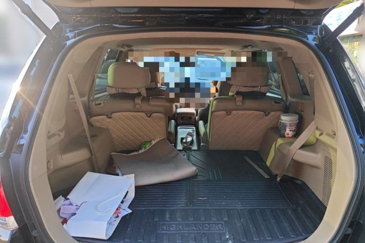 Used Toyota Highlander 2012 2.7L Two-Wheel Drive 7-Seater Luxury Navigation Edition Trunk
