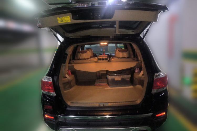 Used Toyota Highlander 2012 2.7L Two-Wheel Drive 7-Seater Ultimate Edition Trunk