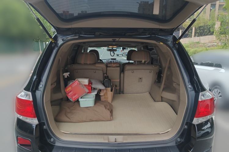 Used Toyota Highlander 2012 2.7L Two-Wheel Drive 7-Seater Luxury Edition Trunk