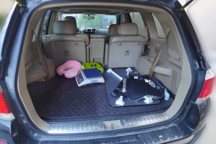 Used Toyota Highlander 2012 2.7L Two-Wheel Drive 7-Seater Luxury Edition Trunk