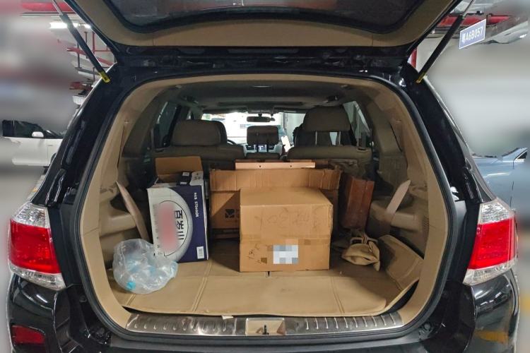 Used Toyota Highlander 2012 2.7L Two-Wheel Drive 7-Seater Luxury Edition Trunk