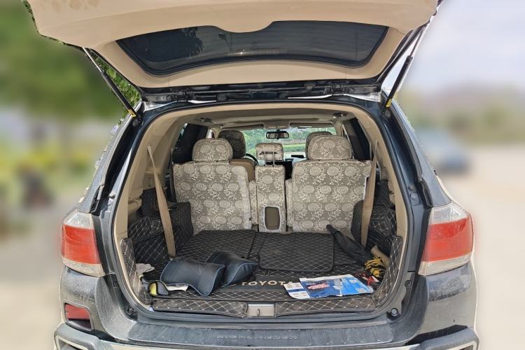 Used Toyota Highlander 2012 2.7L Two-Wheel Drive 7-Seater Luxury Edition Trunk