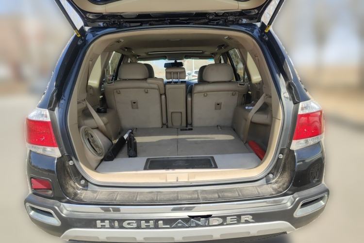 Used Toyota Highlander 2012 2.7L Two-Wheel Drive 7-Seater Luxury Edition Trunk