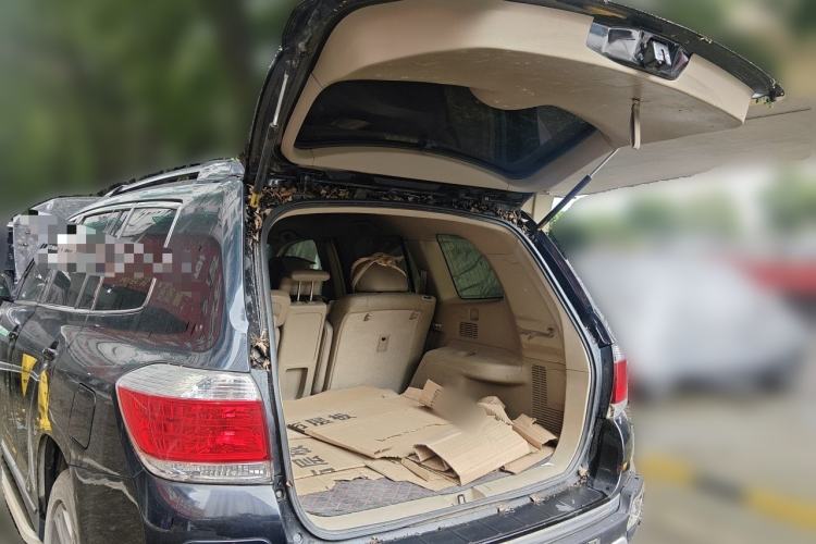 Used Toyota Highlander 2012 2.7L Two-Wheel Drive 5-Seater Sport Edition Trunk