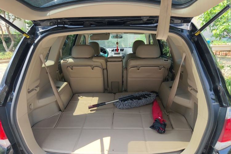 Used Toyota Highlander 2012 2.7L Two-Wheel Drive 7-Seater Luxury Edition Trunk