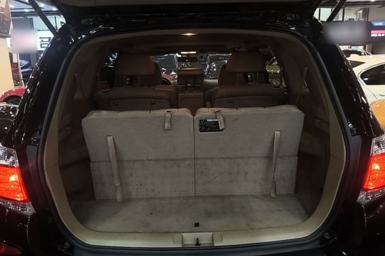 Used Toyota Highlander 2012 2.7L Two-Wheel Drive 7-Seater Luxury Edition Trunk