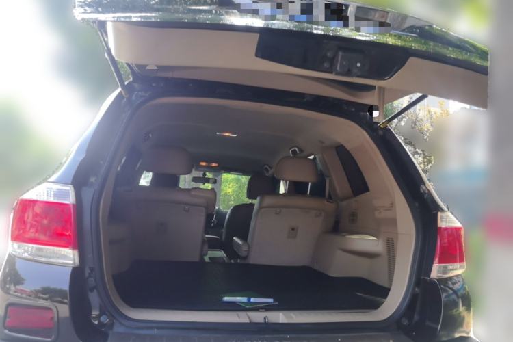 Used Toyota Highlander 2012 2.7L Two-Wheel Drive 5-Seater Sport Edition Trunk