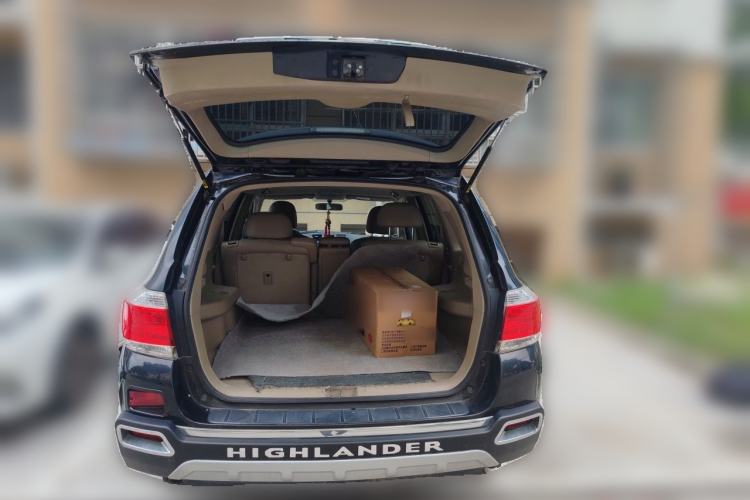 Used Toyota Highlander 2012 2.7L Two-Wheel Drive 5-Seater Sport Edition Trunk
