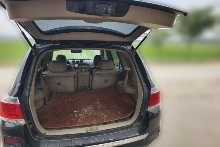 Used Toyota Highlander 2012 2.7L Two-Wheel Drive 7-Seater Elite Edition Trunk