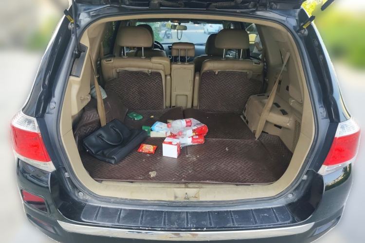Used Toyota Highlander 2012 2.7L Two-Wheel Drive 7-Seater Ultimate Edition Trunk