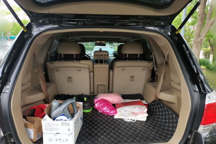 Used Toyota Highlander 2012 2.7L Two-Wheel Drive 7-Seater Luxury Edition Trunk