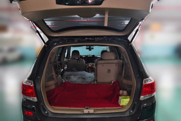 Used Toyota Highlander 2012 2.7L Two-Wheel Drive 7-Seater Luxury Edition Trunk
