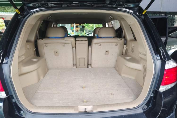 Used Toyota Highlander 2012 2.7L Two-Wheel Drive 5-Seater Sport Edition Trunk