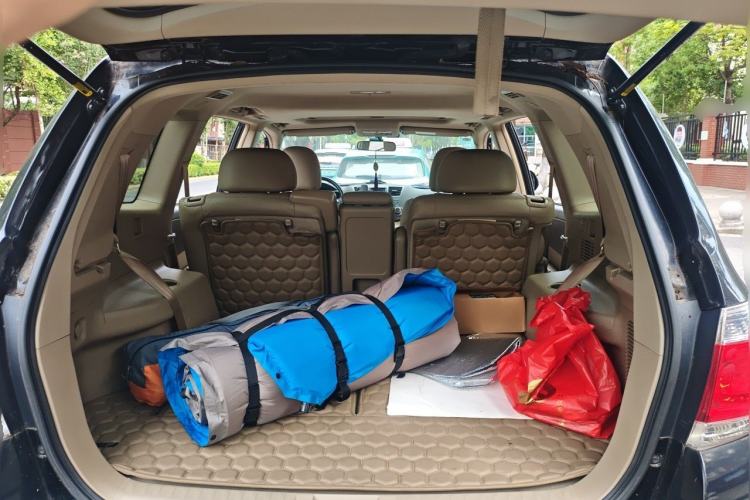 Used Toyota Highlander 2012 2.7L Two-Wheel Drive 7-Seater Luxury Edition Trunk