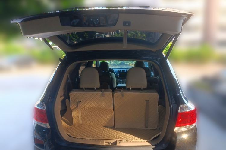 Used Toyota Highlander 2012 2.7L Two-Wheel Drive 7-Seater Luxury Edition Trunk