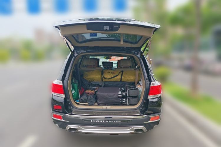 Used Toyota Highlander 2012 2.7L Two-Wheel Drive 7-Seater Luxury Edition Trunk