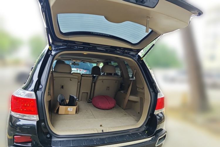 Used Toyota Highlander 2012 2.7L Two-Wheel Drive 7-Seater Luxury Edition Trunk