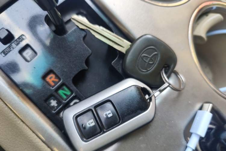 Used Toyota Highlander 2012 2.7L 2WD 5-Seater Elite Edition Vehicle Key