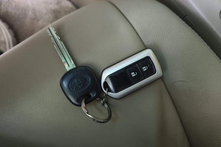 Used Toyota Highlander 2012 2.7L Two-Wheel Drive 5-Seater Sport Edition Vehicle Key