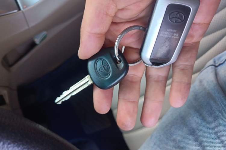 Used Toyota Highlander 2012 2.7L 2WD 5-Seater Elite Edition Vehicle Key