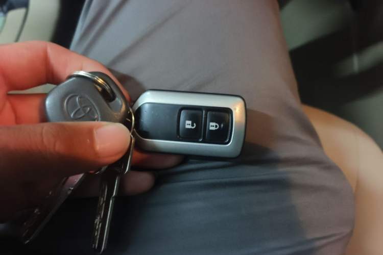 Used Toyota Highlander 2012 2.7L 2WD 5-Seater Elite Edition Vehicle Key
